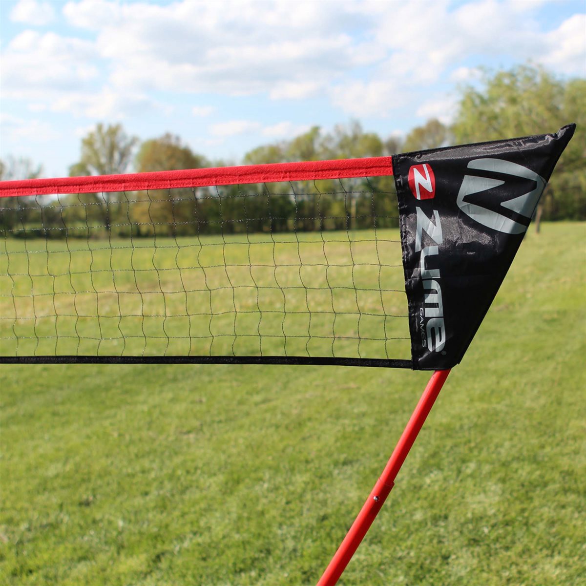 ZUME GAMES Player Outdoor Backyard Portable Badminton Set with Case  Black Red